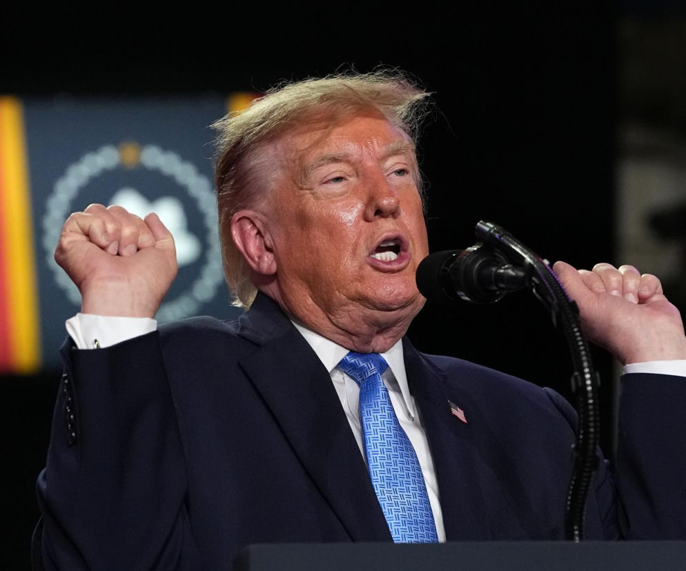 Donald Trump przemawia na wiecu. O pomyśle przyłączenia Wenezueli do USA przeczytasz na Eska.