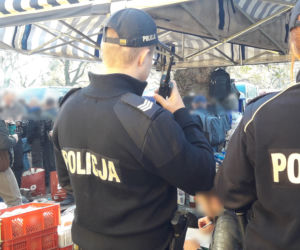 Spleśniała kielbasa i przeterminowane produkty mięsne: Wielka kontrola na bazarze Olimpia! 