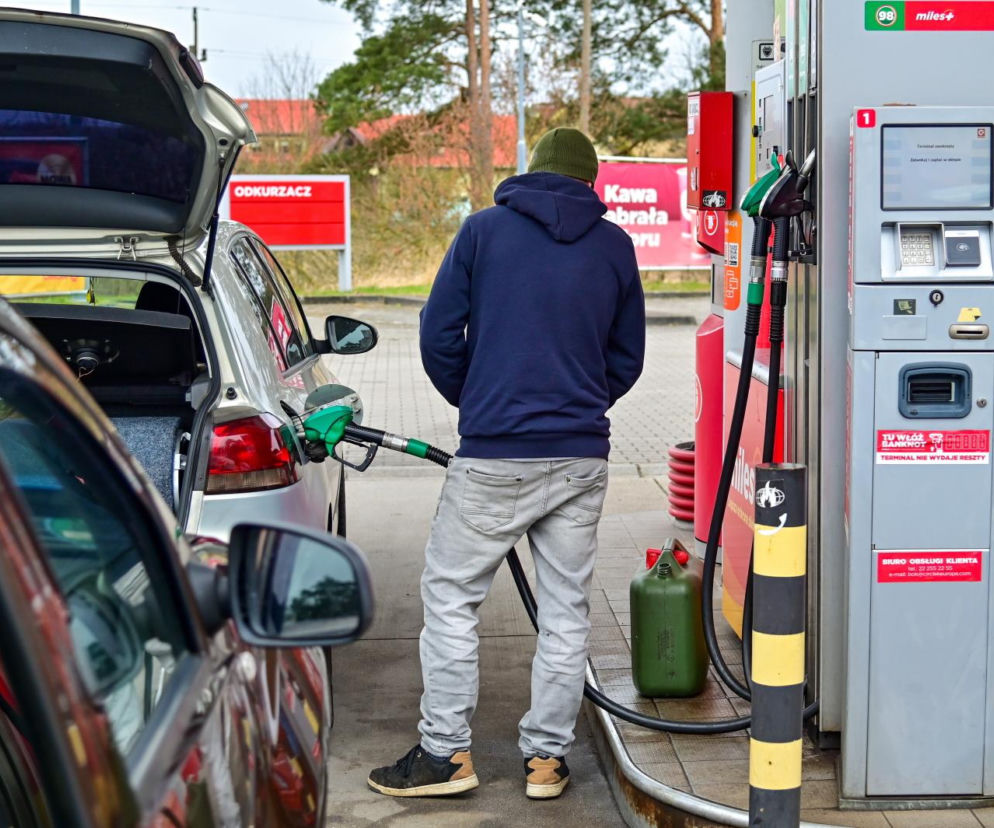 Kolejki niemieckich aut na przygranicznych stacjach paliw