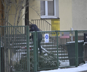 Kuzyn Kaczyńskiego dba o krewnego i odśnieża schody