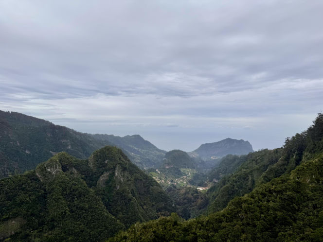 Widok z tarasu na levadzie dos Balcões 