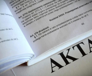 Wpadli fani drogich perfum. Na koncie mają dwie kradzieże. Już usłyszeli zarzuty 