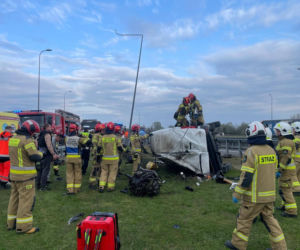 Koszmarny wypadek na A4. W busie było sześć osób, w tym dziecko