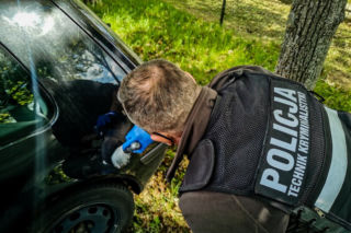 Volkswagen z wybitą szybą zatrzymany do kontroli. Jej wyniki były zaskakujące [ZDJĘCIA]