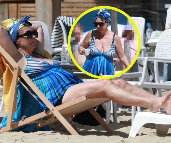 Wdowa po Kamińskim wypoczywa na plaży. Zachwyca!