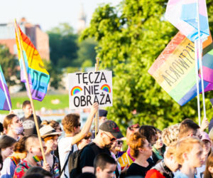 Marsz Równości w Krakowie - tłumy na wydarzeniu pod hasłem Zaczerpnąć tchu.