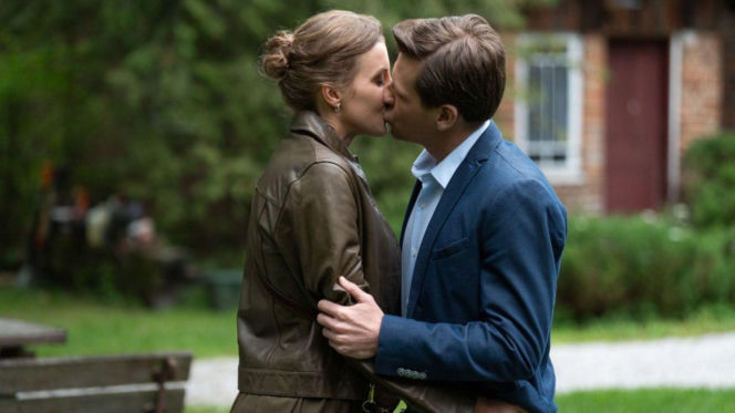 M jak miłość odc. 1894. Natalka (Dominika Suchecka), Adam Karski (Patryk Szwichtenberg)