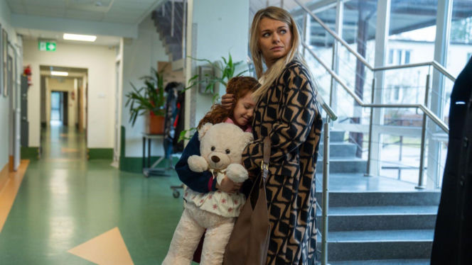 Na dobre i na złe odc. 986. Agata (Emilia Komarnicka), Mania (Apolonia Szwed)