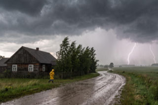 Burze i ulewy nad Polską. Sprawdź gdzie uderzy żywioł