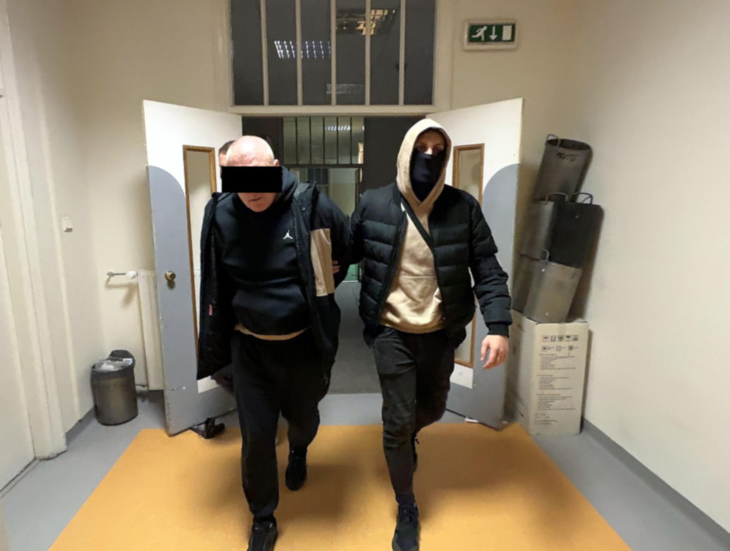 Spektakularna akcja na Pradze Północ i Żoliborzu. Policja uderza w narkotykowy biznes. Zobacz, co znaleziono w ich kryjówkach!