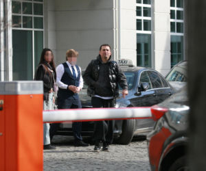 Michał Koterski z dziewczyną na spacerze