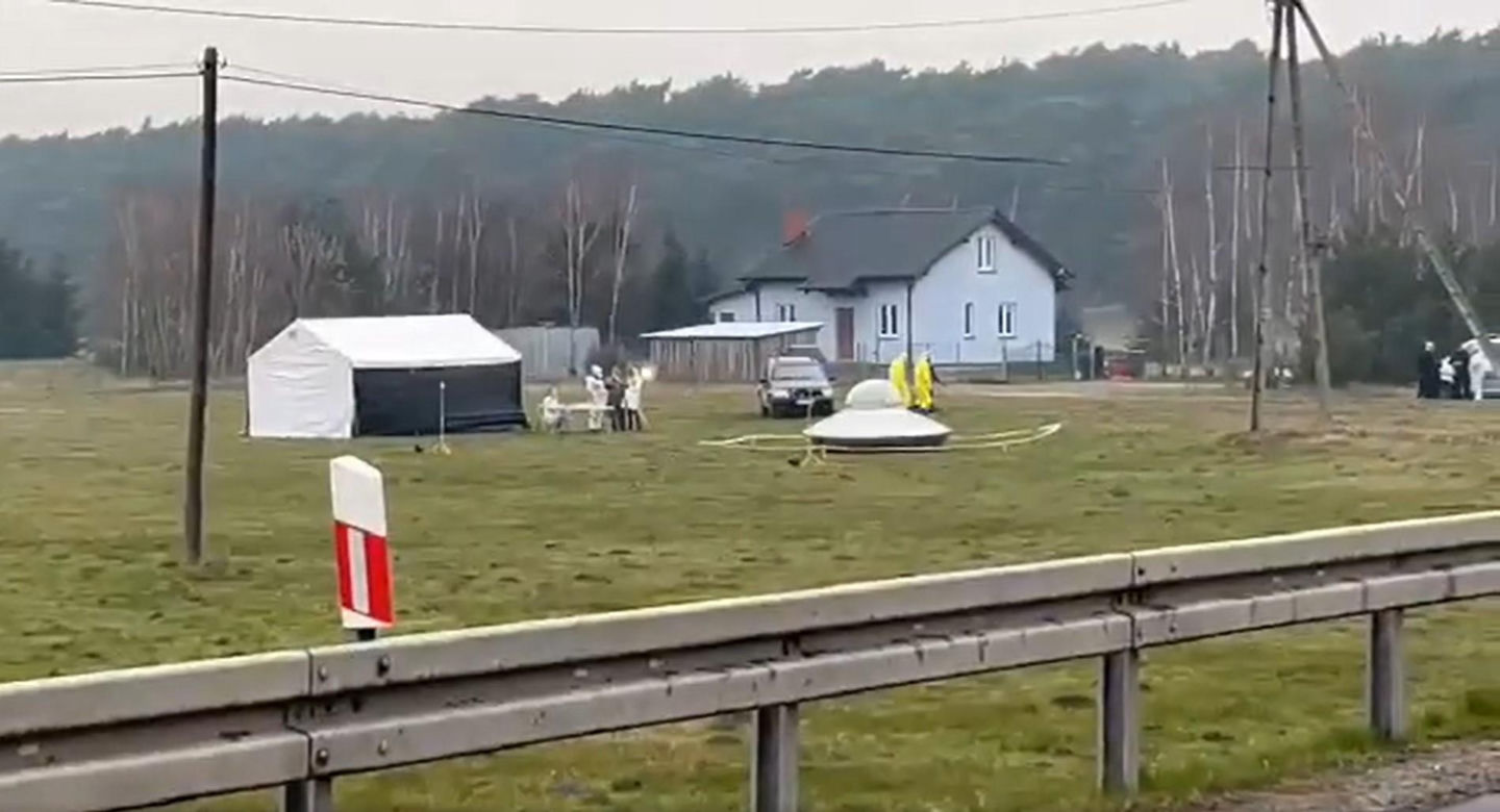 UFO wylądowało na DK 25 pod Bydgoszczą! Ludzie wezwali policję