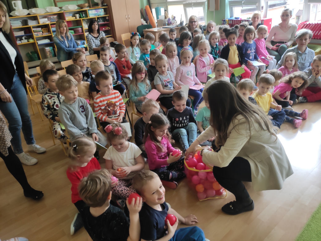 Dzień teatru z Eską, aktorami i radomskimi maluchami