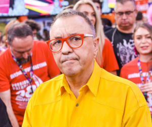 Jerzy Owsiak na przestrzeni lat. Tak zmieniał się jego charakterystyczny wizerunek