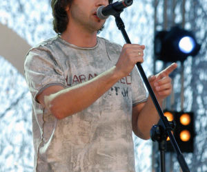 Siłacza śpiewała cała Polska, potem zniknął. Co po 20 latach porabia Marcin Rozynek?