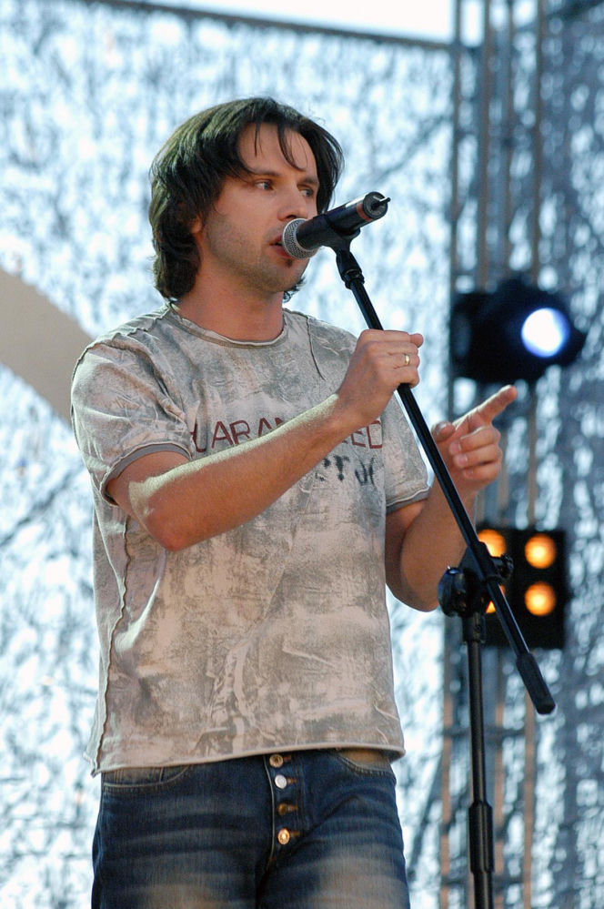 "Siłacza" śpiewała cała Polska, potem zniknął. Co po 20 latach porabia Marcin Rozynek?