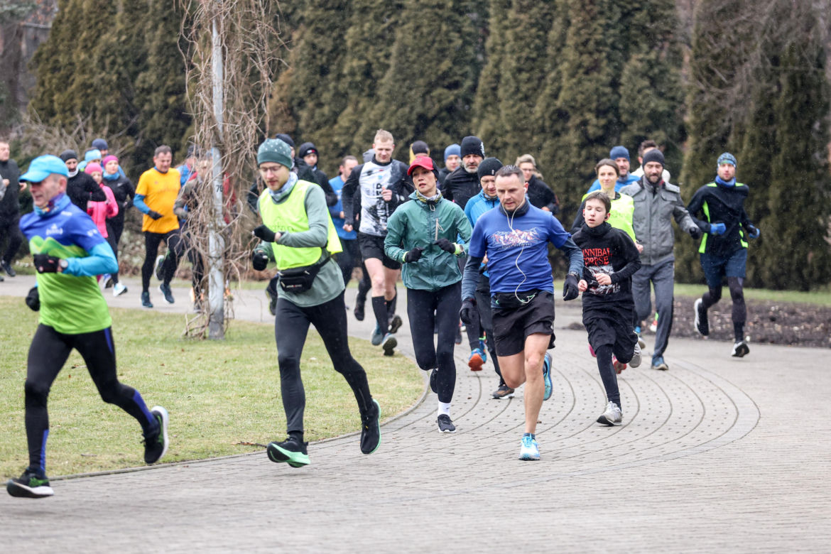 Sobotni parkrun jak zwykle przyciągnął tłumy. To wyjątkowy bieg w samym sercu Katowic ZDJĘCIA