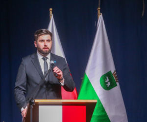 Jakub Banaszek ma szansę zostać kandydatem PiS na premiera. Co wiemy o jego życiu prywatnym: ma żonę? 