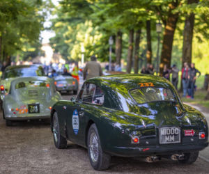 Niezwykłe muzeum w Warszawie! Jaskinia z autami Jamesa Bonda