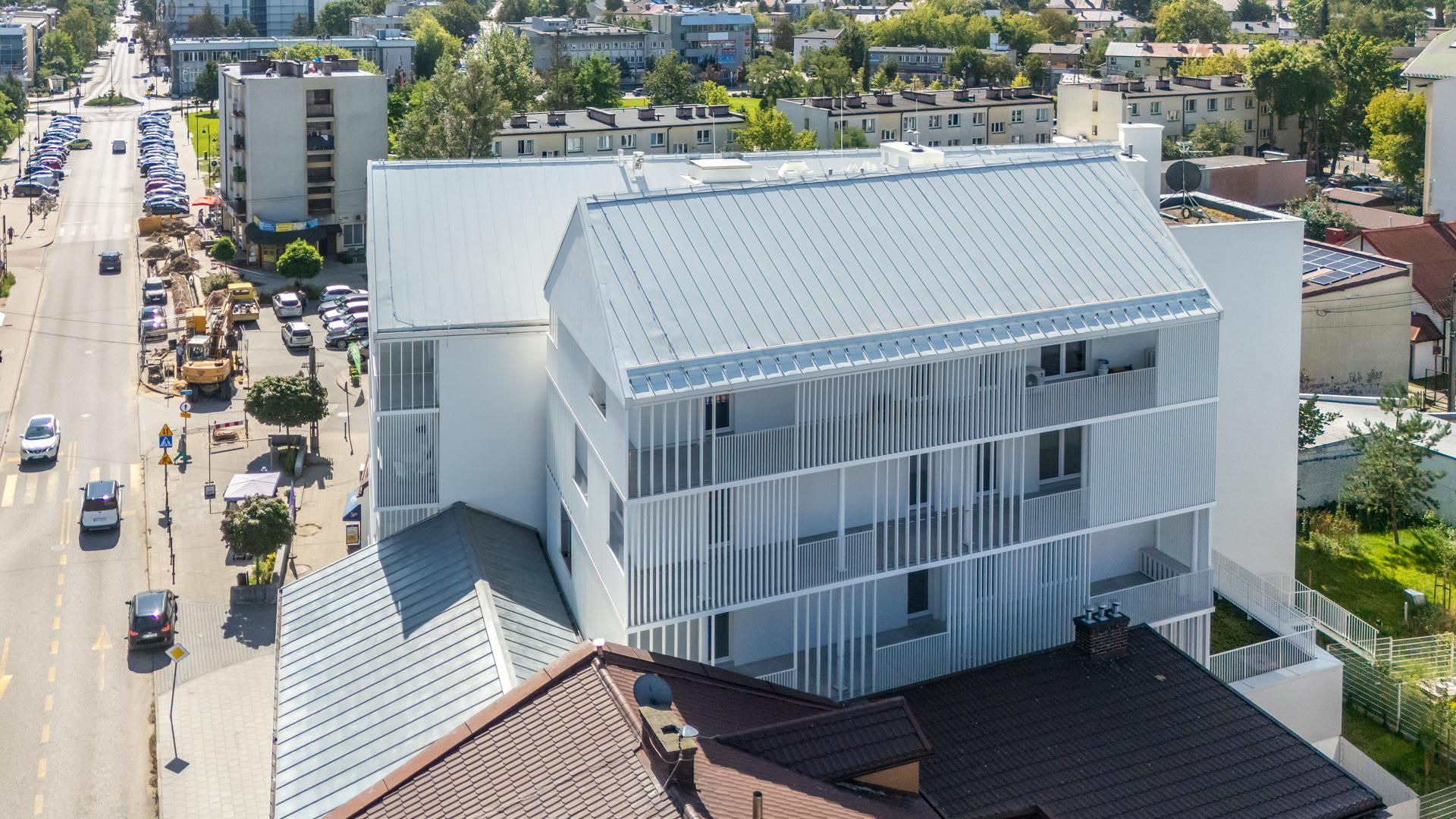 Dom Uniwersalny w Otwocku od MFR-MGR Architekci