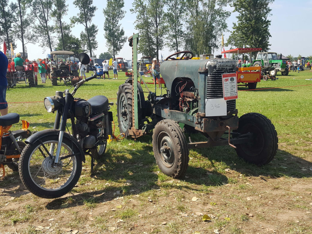 Festiwal starych ciągników w Wilkowicach. Setki maszyn, tysiące widzów i upał