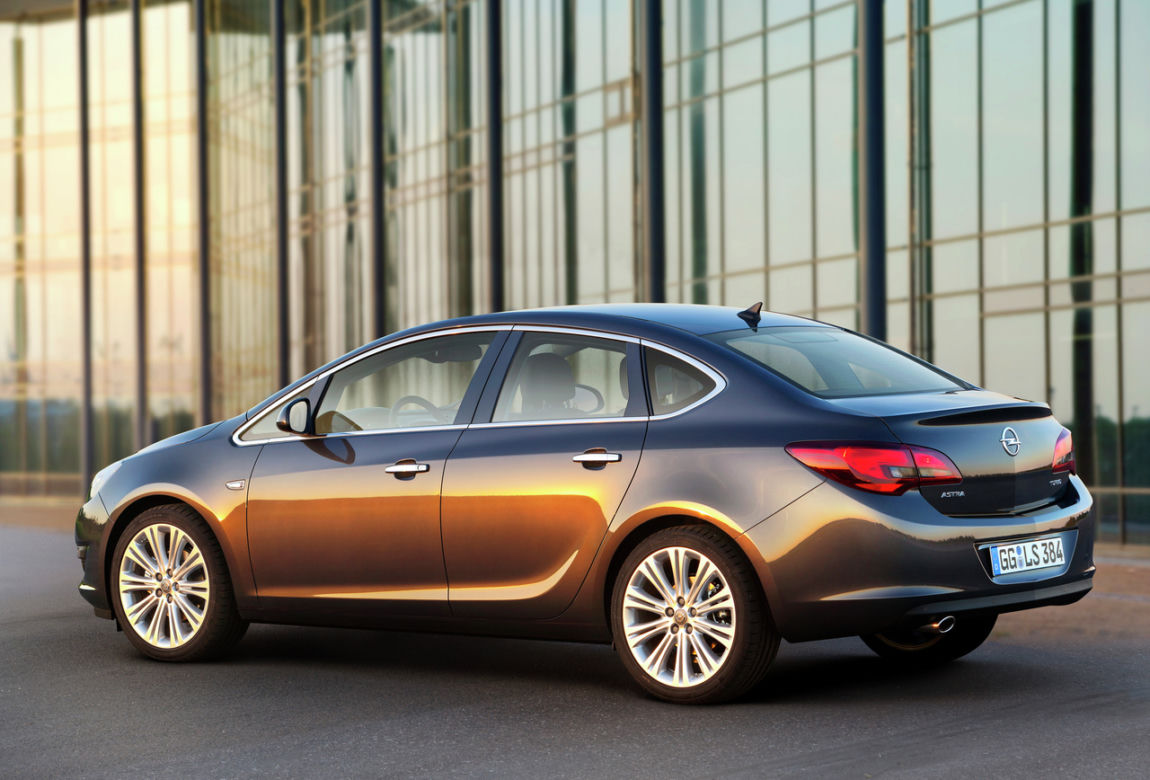 Opel Astra Sedan 2012