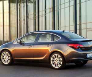 Opel Astra Sedan 2012