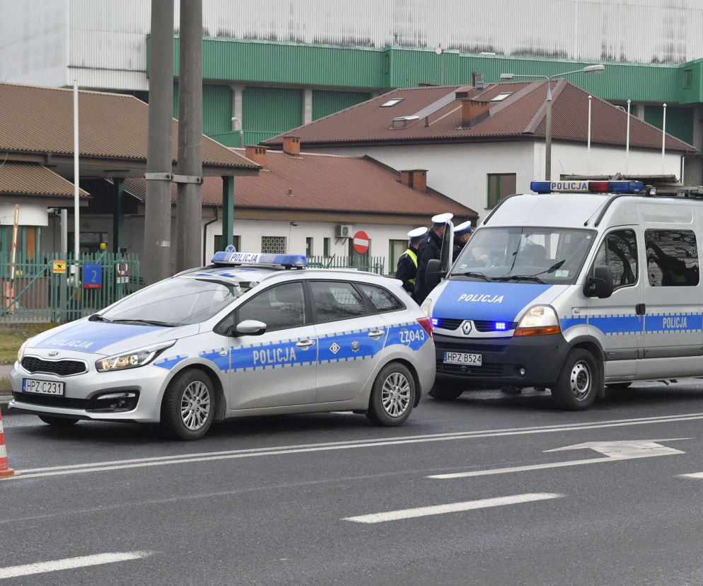 Dramatyczny wypadek na Białołęce. Kierowca zjechał w chaszcze. Mężczyzna nie żyje