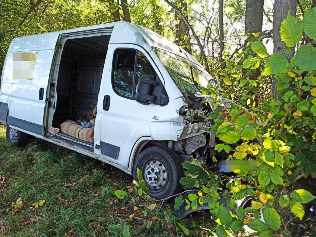 Fiat holował fiata, wszystko skończyło się w rowie. Interweniowała załoga śmigłowca LPR