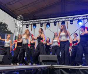 Tłumy na Festiwalu Pod Zaporą w Brodach! Oskar Cyms i „Złoty Gumiak” skradli serca publiczności