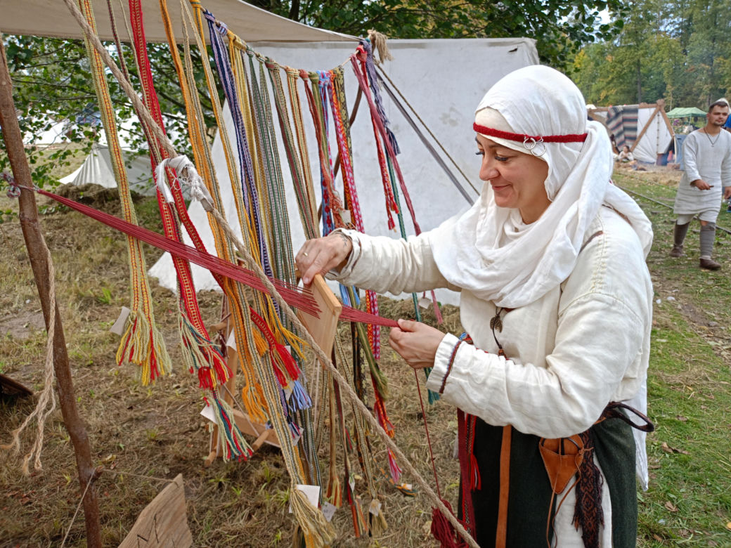 Odbywający się w Mrozach Festyn Archeologiczny to wydarzenie, które z roku na rok przyciąga coraz więcej umieszkańców regionu i turystów