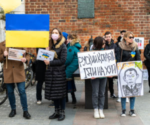 Kraków solidarny z Ukrainą! Wielka manifestacja na Rynku Głównym [ZDJĘCIA]