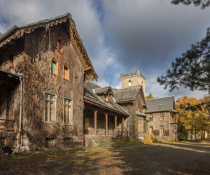 Zazwyczaj stanowi odpad w przemyśle drzewnym. Ale to też oryginalny materiał na elewację