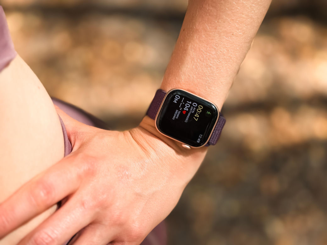 Przez kilka miesięcy ćwiczyłam z zegarkiem Apple Watch Series 10. To prawdziwy trener osobisty i koordynator zdrowia w jednym urządzeniu