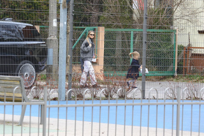 Kasia Tusk z córkami z koszyczkiem przyjechali do Donalda