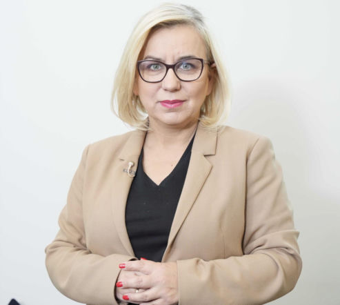 System kaucyjny w ogniu krytyki. Minister Hennig-Kloska odpiera zarzuty Konfederacji