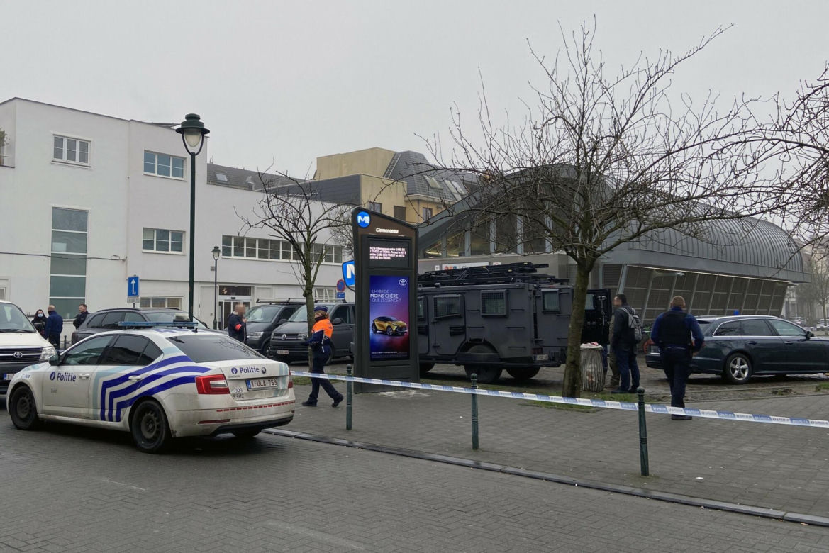 Poszukiwani mężczyźni z kałasznikowem. Strzelanina w metrze