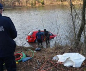Zaginęła po ślubie, utonęła w aucie