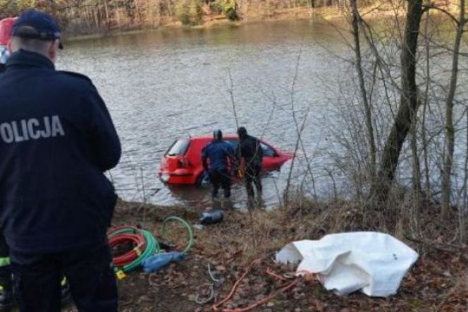 Zaginęła po ślubie, utonęła w aucie