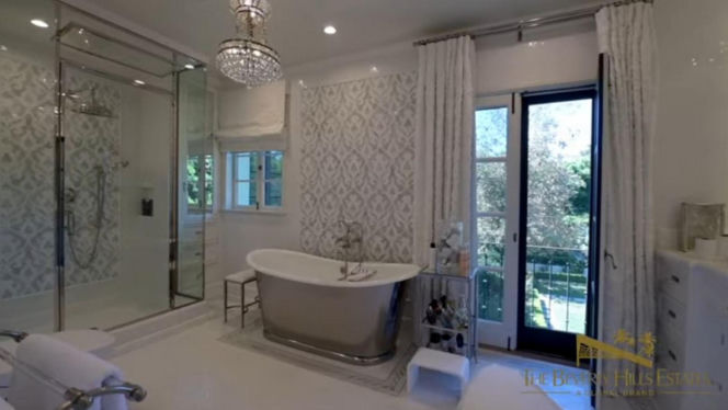 Słynna posiadłość Ozzy'ego Osbourne'a trafiła na sprzedaż! Gwiazdorski luksus za KOLOSALNĄ sumę!