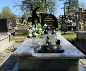 Podlaskie. Piorun zabił studenta podczas wędkowania. Grób Tomka siedem lat po tragedii nad rzeką Nurzec