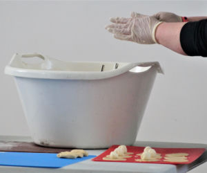 Lepią pierogi dla potrzebujących! Wyjątkowa akcja w bydgoskiej Bazylice