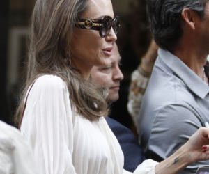 Angelina Jolie bez stanika