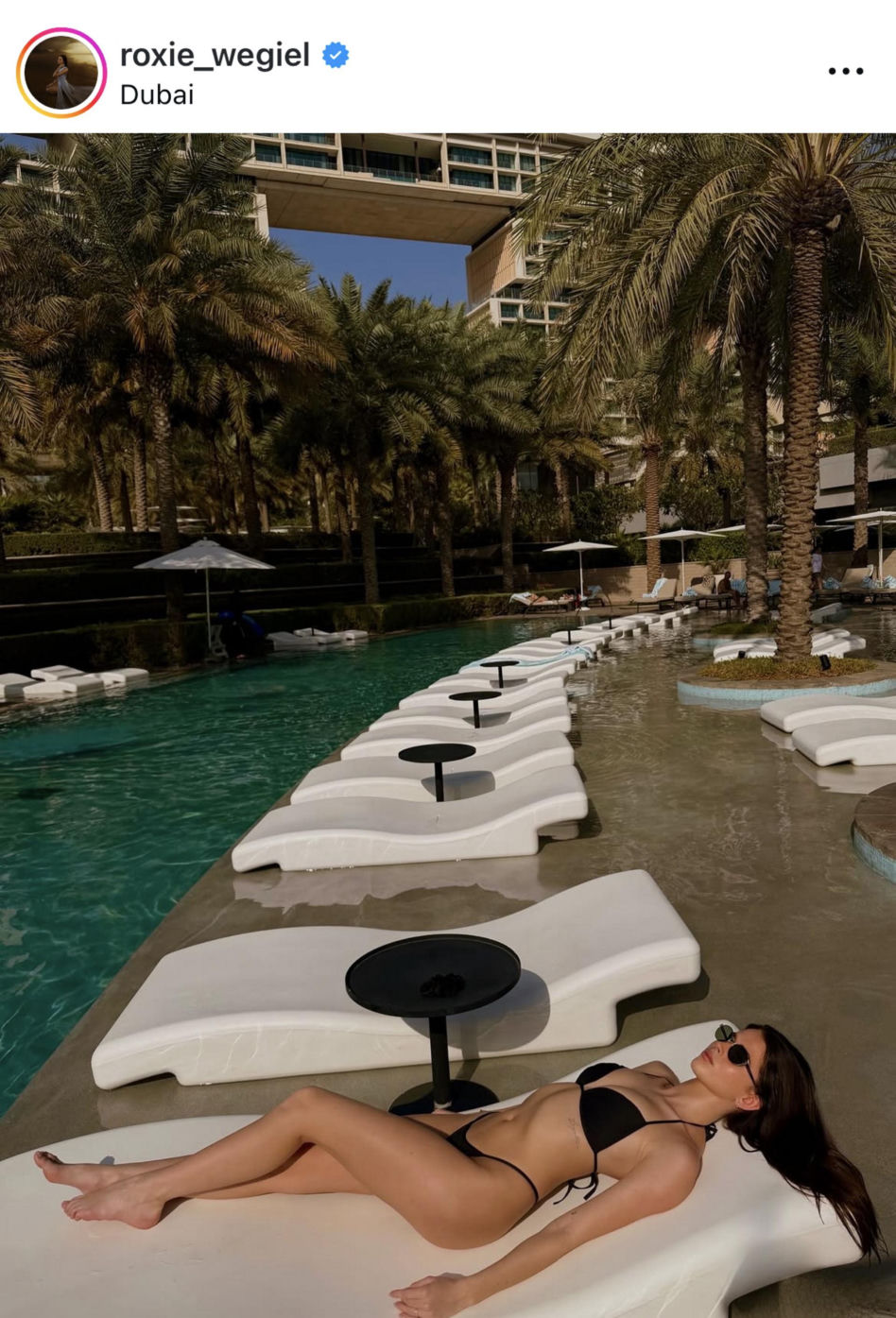 Roksana Węgiel-Mglej rozciąga się w Dubaju