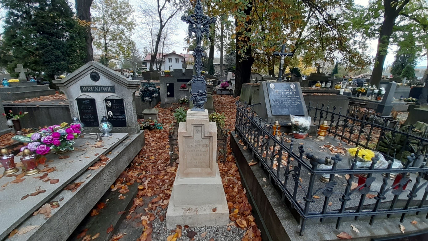 Zbiórka na rzecz zabytkowych pomników na Starym Cmentarzu