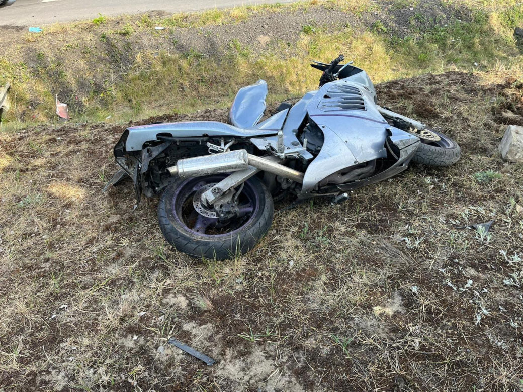 Śmiertelny wypadek pod Bełchatowem. 25-letni motocyklista wjechał pod koła ciężarówki [ZDJĘCIA].
