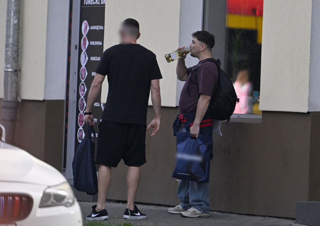 Daniel Martyniuk ładnie się bawi w Warszawie. Mamy fotki