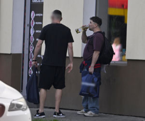 Daniel Martyniuk ładnie się bawi w Warszawie. Mamy fotki