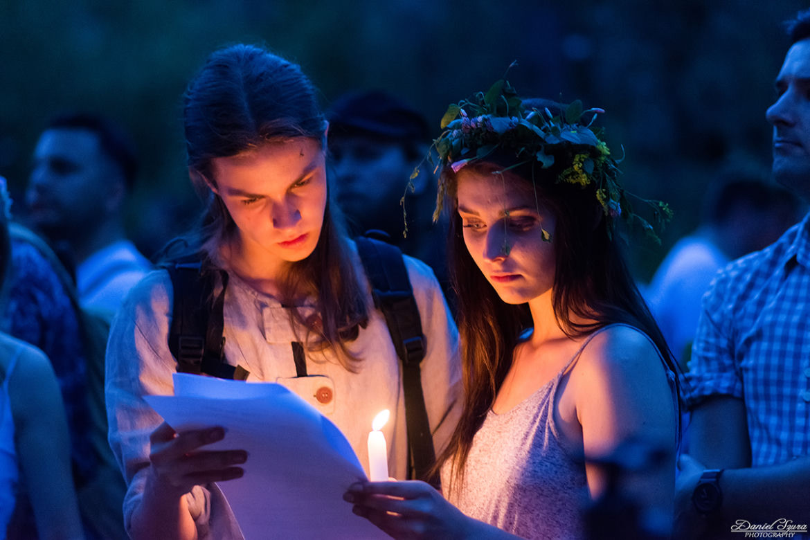 Ogień, wianki i szukanie kwiatu paproci: W Krakowie świętowano Noc Kupały [ZDJĘCIA]