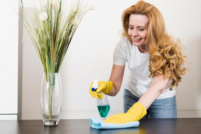 Koniec z drogą chemią w domu! Z tych dwóch składników zrobisz domowy preparat czyszczący